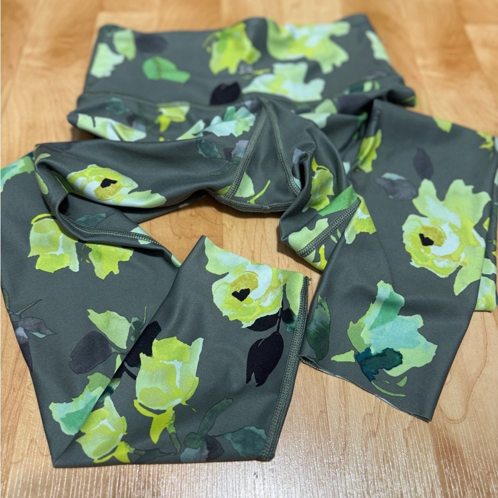 Athleta Green and Yellow Leggings for Active Comfort - Picture 6 of 13